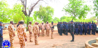 Nouvelles du front: le DG de la Police félicite les hommes sur des théâtres d’opérations