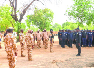 Nouvelles du front: le DG de la Police félicite les hommes sur des théâtres d’opérations
