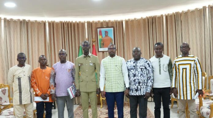 Éducation aux médias et au numérique : un projet novateur présenté au Premier ministre