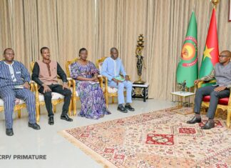 𝐑𝐞𝐬𝐩𝐨𝐧𝐬𝐚𝐛𝐢𝐥𝐢𝐭𝐞́ 𝐬𝐨𝐜𝐢𝐞́𝐭𝐚𝐥𝐞 𝐝𝐞𝐬 𝐞𝐧𝐭𝐫𝐞𝐩𝐫𝐢𝐬𝐞𝐬 : 𝐥𝐞 𝐏𝐫𝐞𝐦𝐢𝐞𝐫 𝐦𝐢𝐧𝐢𝐬𝐭𝐫𝐞 𝐚𝐩𝐩𝐞𝐥𝐥𝐞 𝐚̀ 𝐝𝐞𝐬 𝐚𝐜𝐭𝐢𝐨𝐧𝐬 𝐜𝐨𝐧𝐜𝐫𝐞̀𝐭𝐞𝐬