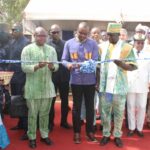 Industrie pharmaceutique: le Premier ministre inaugure une unité de production de consommables médicaux