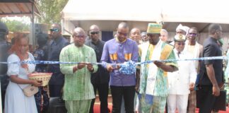 Industrie pharmaceutique: le Premier ministre inaugure une unité de production de consommables médicaux