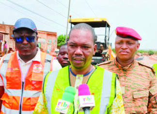 Voiries et assainissements à Bobo-Dioulasso: le ministre Mikaïlou Sidibé constate l’état d’avancement des travaux