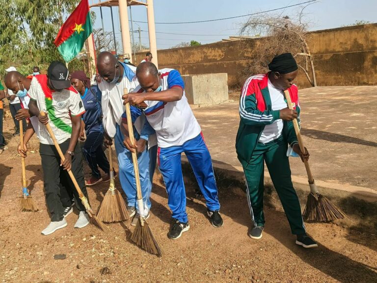 Engagement patriotique  Forte mobilisation pour l’assainissement du site Faso Mêbo à Ziniaré