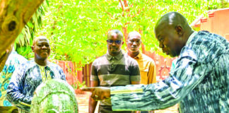 Exposition, « La perspicacité des masques du Burkina Faso » : le Premier ministre découvre l’univers artistique des frères Ouattara