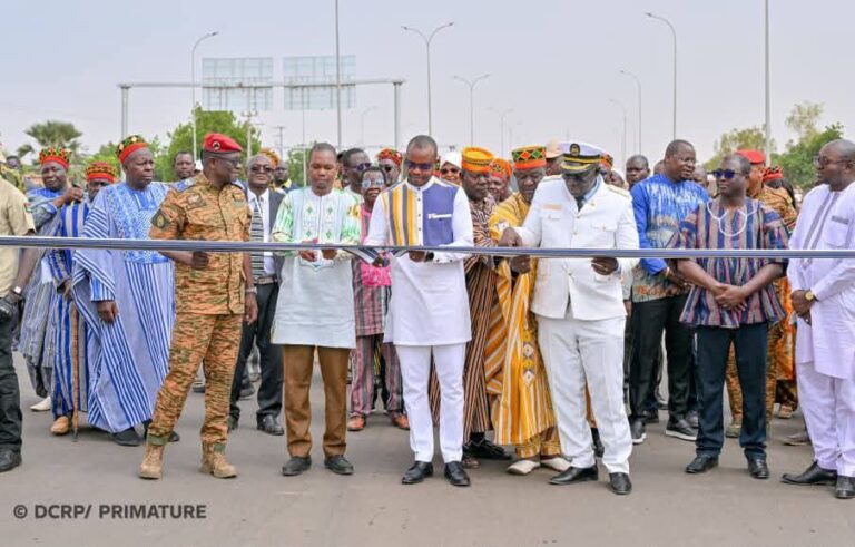 Amélioration de la mobilité urbaine : le Premier ministre inaugure huit axes routiers à Ouagadougou