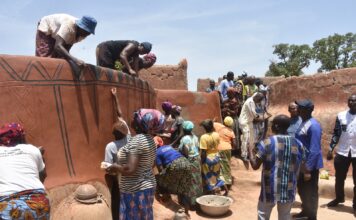 Cour royale de Tiébélé : Le ministre de la Culture salue les efforts des communautés locales dans la préservation de ce patrimoine inscrit à l’UNESCO