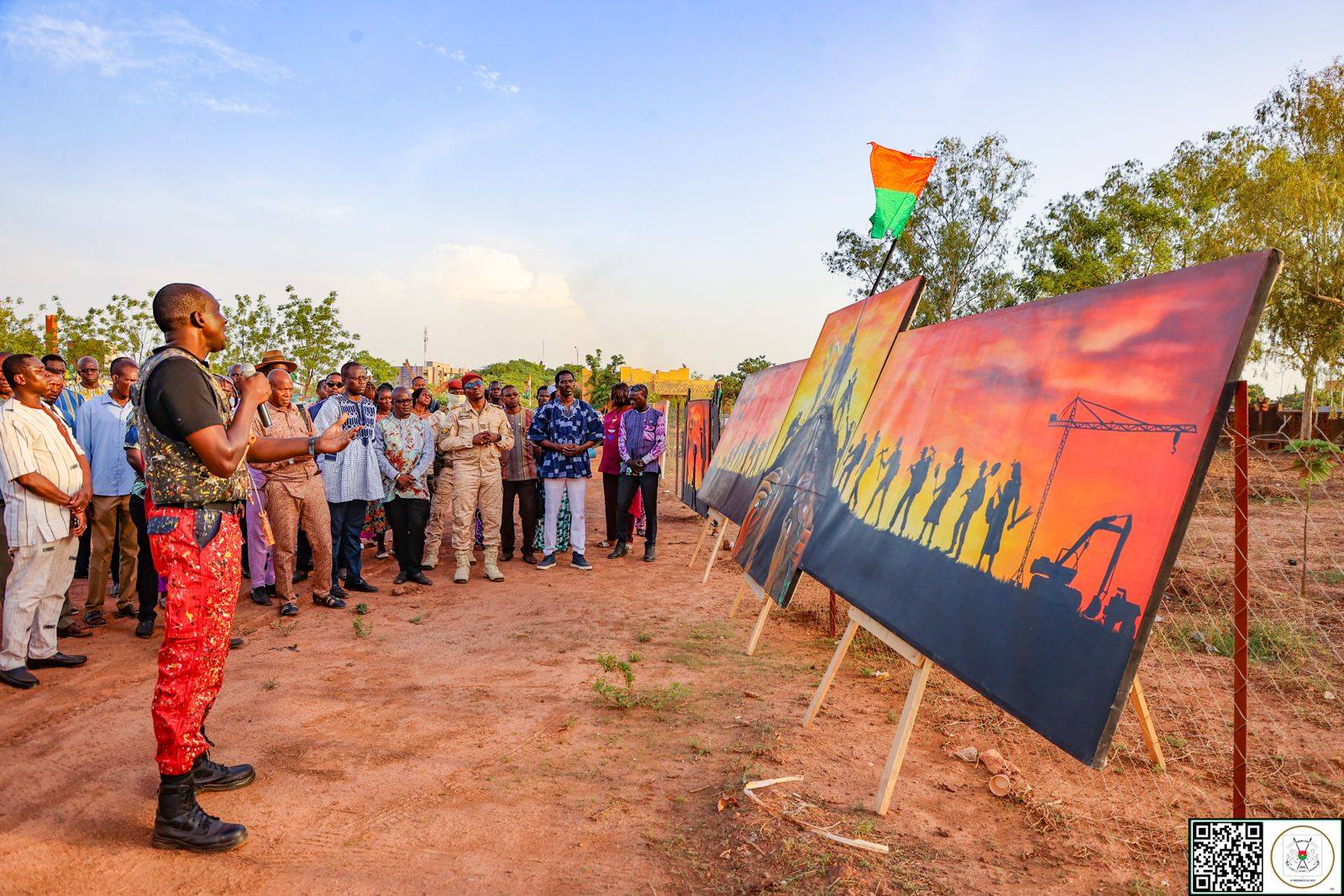 Le vernissage réalisé par l’artiste plasticien, Boureima BAMOGO, a porté sur le lien Armée-Nation pour lutter contre le terrorisme au Burkina et dans le Sahel