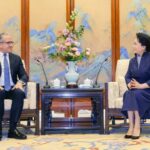 Chine : Peng Liyuan rencontre le directeur général de l’UNESCO à Beijing