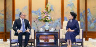 Chine : Peng Liyuan rencontre le directeur général de l’UNESCO à Beijing