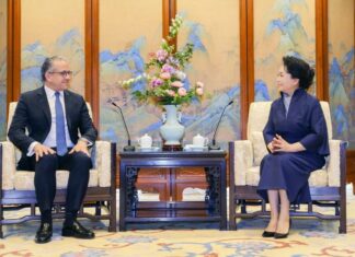 Chine : Peng Liyuan rencontre le directeur général de l’UNESCO à Beijing
