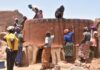 Cour royale de Tiébélé: des femmes kassena gravent des valeurs culturelles