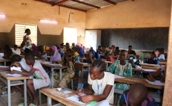 Examens scolaires :Le ministre Jacques Sosthène Dingara donne le top de départ des épreuves écrites du CEP à Fada N’Gourma