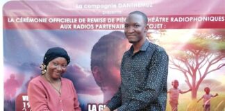 Promotion de la résilience au sein de l’AES: des pièces de théâtre remises à des radiodiffusions