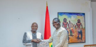 FIAF : Ardiouma SOMA, premier africain lauréat du Prix FIAF présente sa distinction au Ministre chargé de la Culture