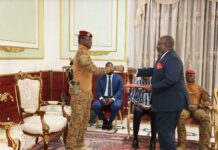 Présentation de lettres de créance: S.E.M. Oliveira Francisco Joaquim ENCOGE, le pont entre Luanda et Ouagadougou