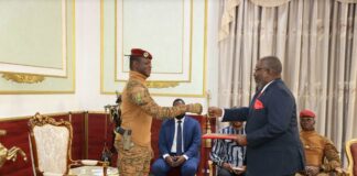 Présentation de lettres de créance: S.E.M. Oliveira Francisco Joaquim ENCOGE, le pont entre Luanda et Ouagadougou