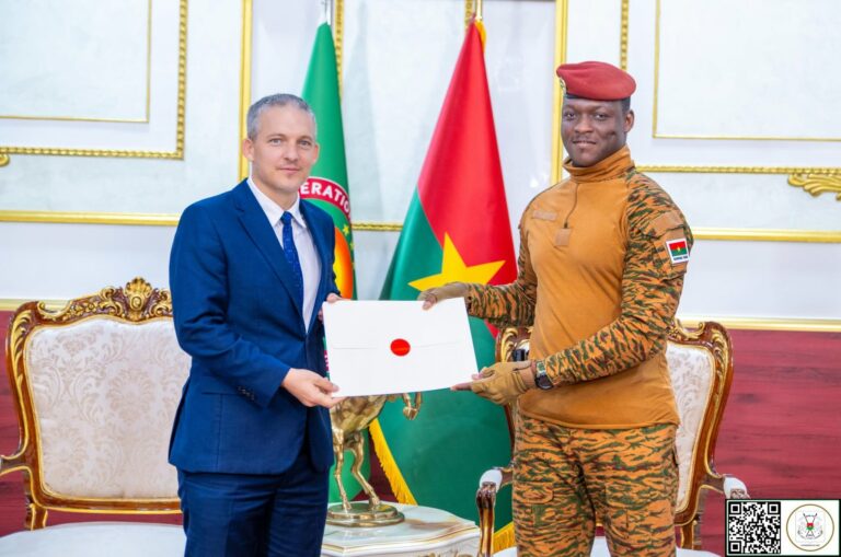 Présentation de lettres de créances: S.E.M. Simon-Clément SEROUSSI pour dynamiser l’axe Ouagadougou-Jérusalem