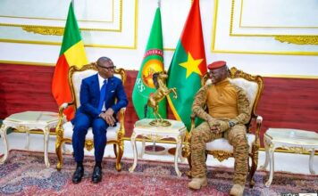 Visite d’amitié et de travail du Président béninois : Relancer la coopération Burkina-Bénin pour la sécurité et la prospérité partagée Le Président du Faso S.E. le Capitaine Ibrahim TRAORÉ et le Président du Bénin S.E.M. Romuald WADAGNI ont souligné la nécessité de bâtir un partenariat renouvelé fondé sur la confiance, le respect mutuel, la solidarité et la recherche de solutions concertées aux défis communs