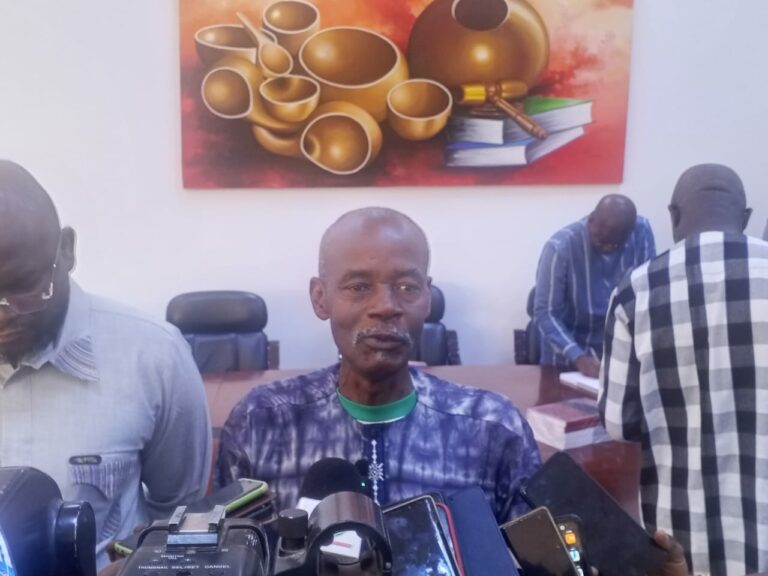 Dédicace d’ouvrage Sita Tarbagdo présente : « Ce que Maître Titinga Pacéré m’a dit de sa vie »