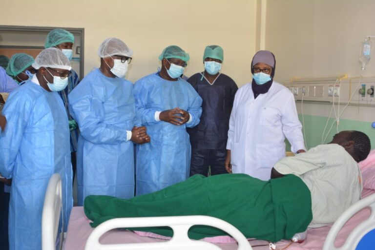 Transplantation rénale au Burkina : une délégation gouvernementale salue les efforts du CHU de Tengandogo