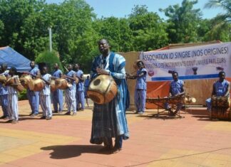 Journées des instruments coutumiers parleurs : l’association « Id singré » sensibilise à l’acceptation ethnique
