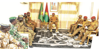 Séjour du président du Faso dans le Nazinon: la hiérarchie militaire et paramilitaire réaffirme son engagement pour la reconquête du territoire