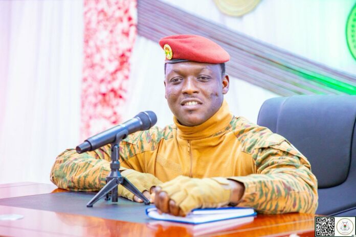 Le Président du Faso, le Camarade Capitaine Ibrahim TRAORÉ a, au cours de ces échanges, rappelé la nécessité de rester uni et engagé face aux manœuvres contre notre pays