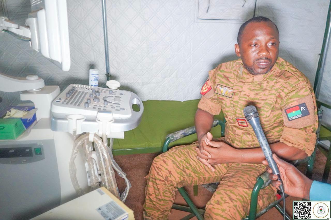 Malgré l’affluence, le Médecin-Lieutenant-Colonel Nicodème LOMPO, Radiologue et son équipe arrivent à gérer les différents cas des patients