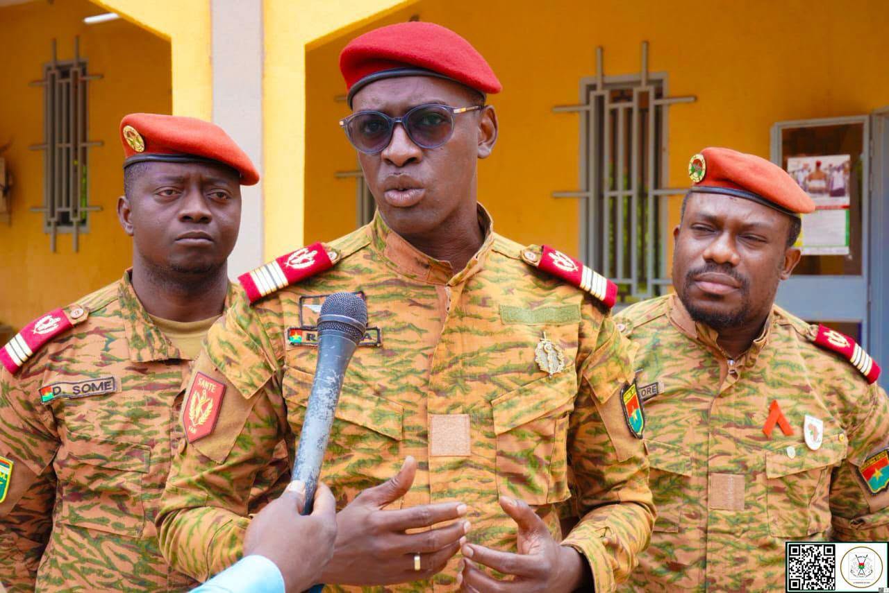 Le Médecin-Colonel Rigobert KIBA, sous-directeur du soutien de la médecine des Forces armées souligne que cette sensibilisation s'inscrit dans la suite de la mission de déploiement de l'hôpital mobile de campagne des armées, ordonné par le Chef de l'État