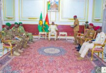 Les ministres chargés de la Défense des pays membres de l’AES sont venus recueillir les orientations du Président de la Confédération AES, le Camarade Capitaine Ibrahim TRAORÉ, sur la Force unifiée de l’AES et l’actualité dans l’espace AES marquée par les dernières attaques terroristes.