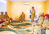 Séjour du Camarade Président du Faso dans la région de Yaadga : La hiérarchie des FDS reçoit les instructions du Chef de l’État Le Président du Faso, le Camarade Capitaine Ibrahim TRAORÉ, Chef suprême des Forces amrées nationales a appelé les Forces de défense et de sécurité à la cohésion et à la solidarité pour vaincre l’ennemi