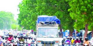 Port obligatoire du casque : une dynamique en marche dans les rues de la capitale des deux roues