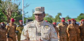 Visite opérationnelle à Kaya : le général de division Moussa Diallo appelle à l’unité, à la discipline et à la vigilance