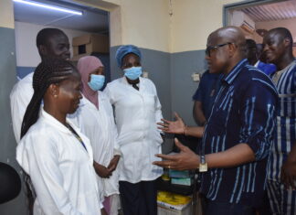 Accès aux soins : le ministre Kargougou encourage les agents de santé de Toma et de Koin