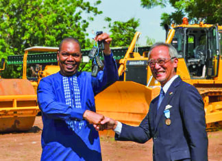 Entretien routier au Burkina : le Japon offre 22 engins de plus de 3 milliards F CFA