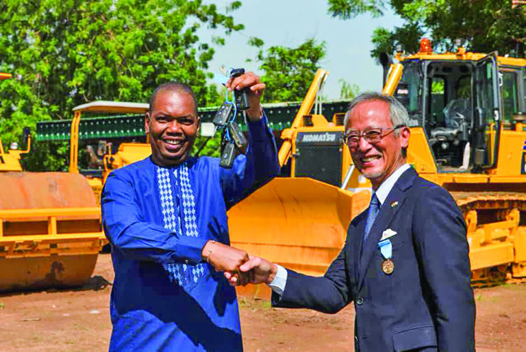 Entretien routier au Burkina : le Japon offre 22 engins de plus  de 3 milliards F CFA