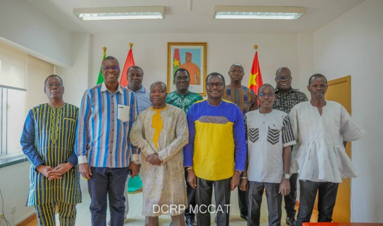 Ambassade du Burkina en Chine : le ministre Pingdwendé Gilbert Ouédraogo reconnaissant au camarade ambassadeur Daouda Bittié