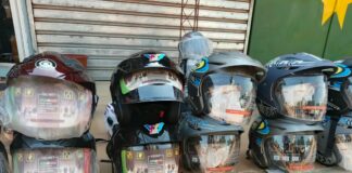 Vente de casques à Ouagadougou : du pain béni pour les commerçants