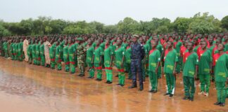 Immersion patriotique obligatoire : Clap de fin d’un mois de formation civique et patriotique dans le Goulmou, la Sirba et la Tapoa Sous la pluie, les appelés de l’IPO se sont engagés à défendre la cause de la Révolution.
