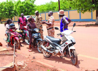 Port obligatoire du casque à Koudougou: les usagers non en règle refoulés par la police