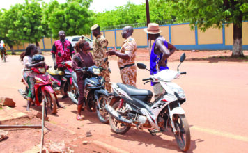 Port obligatoire du casque à Koudougou: les usagers non en règle refoulés par la police
