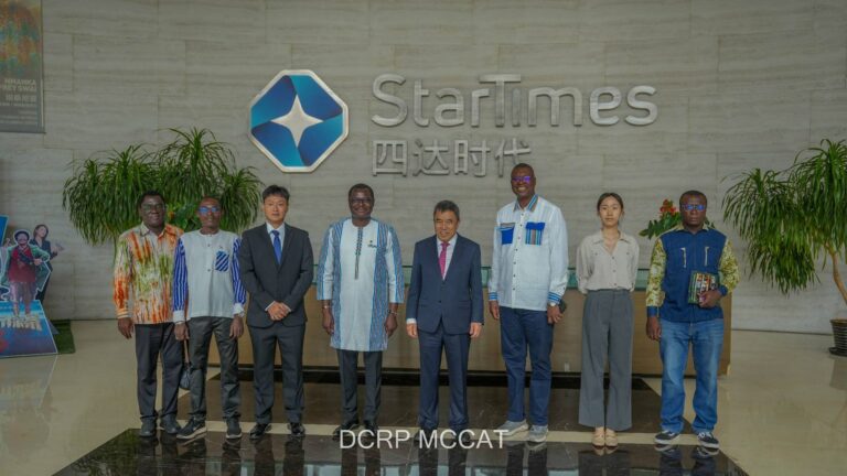 Pékin : le ministre de la Communication en visite chez l&rsquo;opérateur de diffusion StarTimes