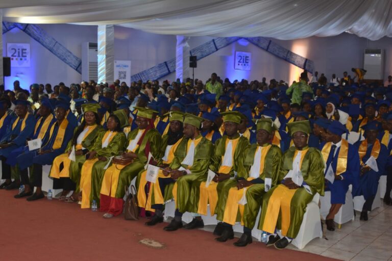 Remise de diplômes de fin de formation à l’institut 2IE : Près de 1000 étudiants en fin  de cycle reçoivent leurs parchemins