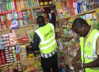 Contrôle des prix des produits de grande consommation Des produits saisis, des boutiques scellées et les propriétaires à l’agence Faso Mêbo de Ouahigouya.