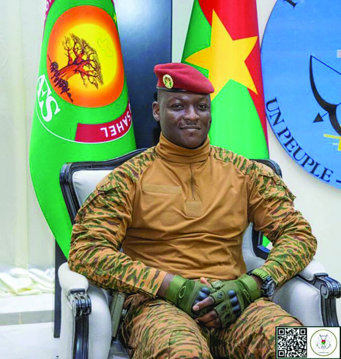 Le-president-du-Faso-le-capitaine-Ibrahim-Traore-prend-les-renes-de-lAES