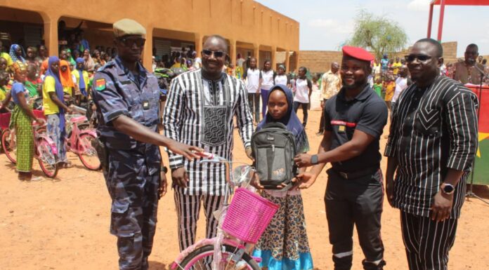 Commune de Thiou : Des kits scolaires à des élèves déplacés internes et des kits AGR pour femmes