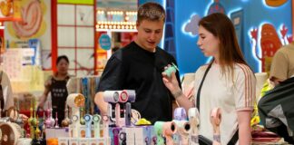 De Huaqiangbei à Shanghai : les produits chinois s’imposent dans le shopping touristique estival