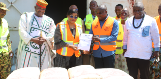 Initiative Faso Mêbo du Nazinon : l’ancien ministre Modeste Yerbanga apporte 20 tonnes de ciment