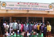 Caisse Nationale de Sécurité Sociale (CNSS) : La Direction régionale de Fada N’Gourma offre des bourses d’études et des kits scolaires à 50 orphelins, ainsi que des vivres à 80 veuves A travers ce geste, la CNSS veut être toujours en phase avec son slogan « Les vertus de la solidarité »